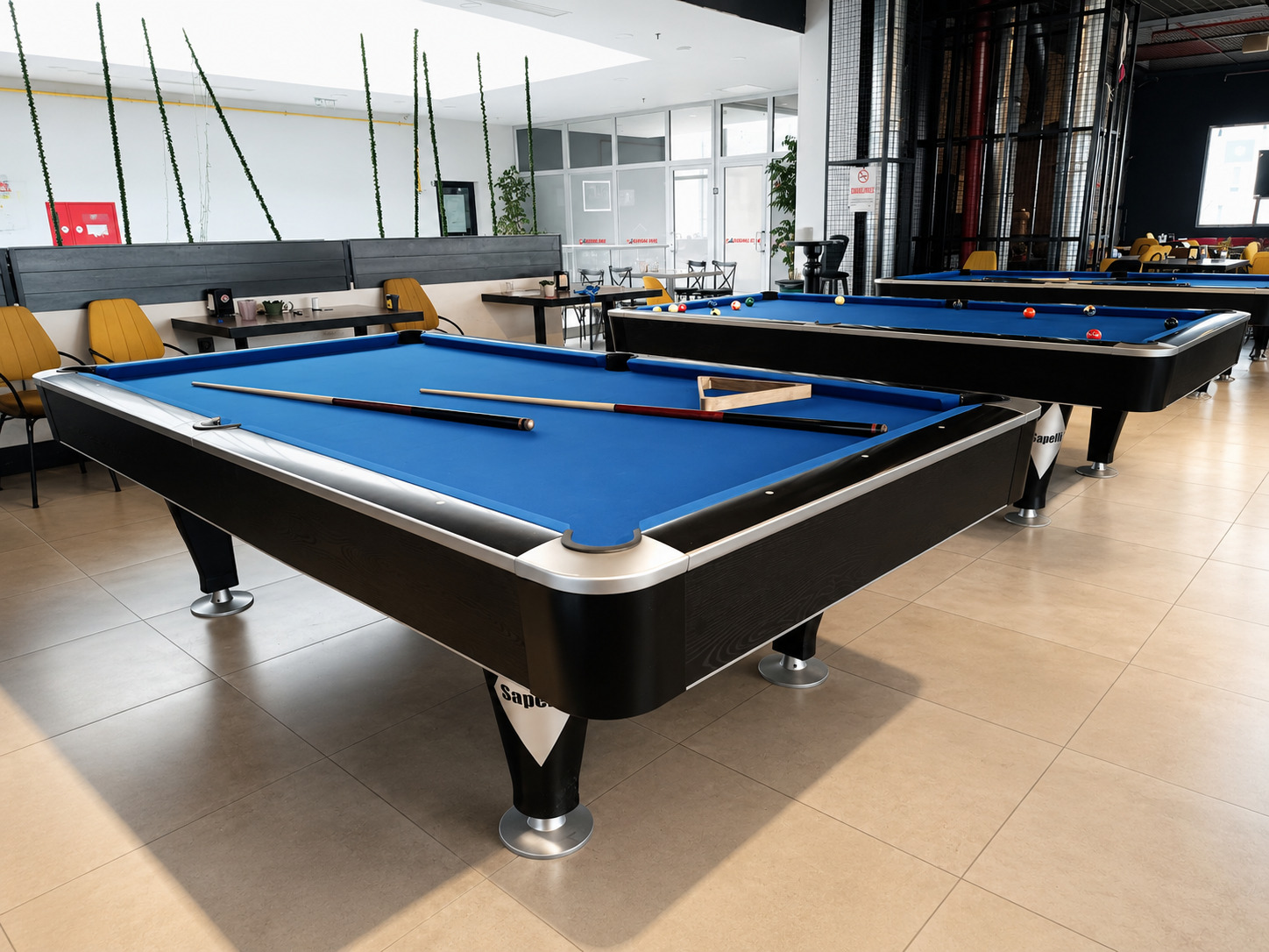 Sapelli BlackSilver Professional owner-supplied model photograph